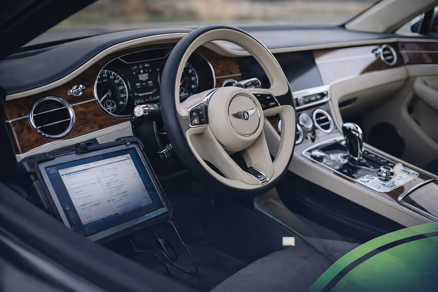 LUJOSO - VEHICULO DE ALTA GAMA